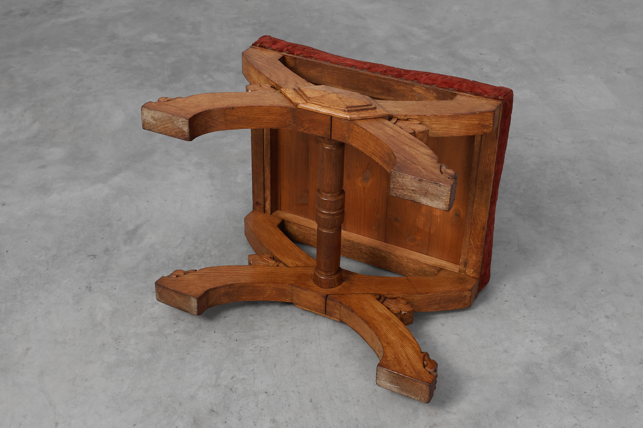 19th Century Gothic Revival Flemish Oak Ottoman, Belgiumthumbnail